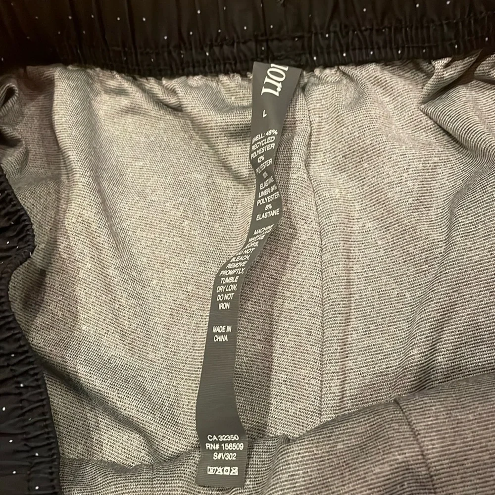 Vuori Shorts - Picture 3 of 9